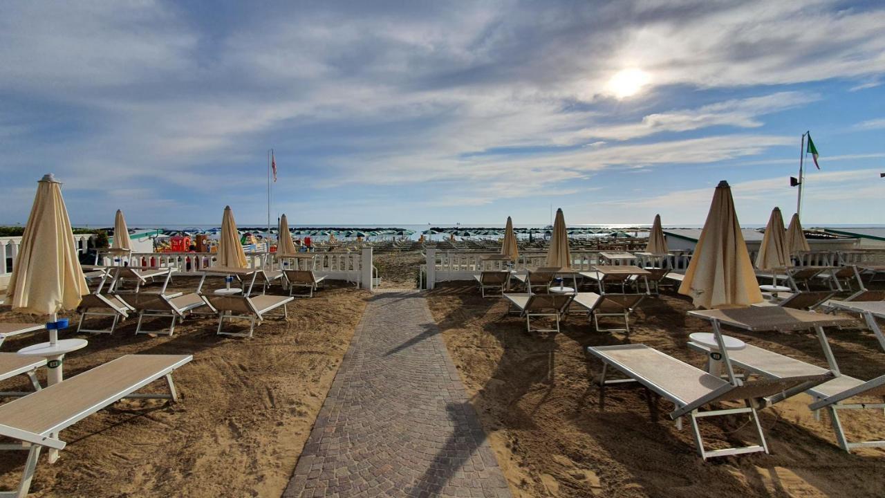 Hotel Rosa Maria Elite Bellaria-Igea Marina Bagian luar foto