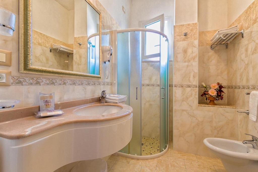 Hotel Rosa Maria Elite Bellaria-Igea Marina Bagian luar foto