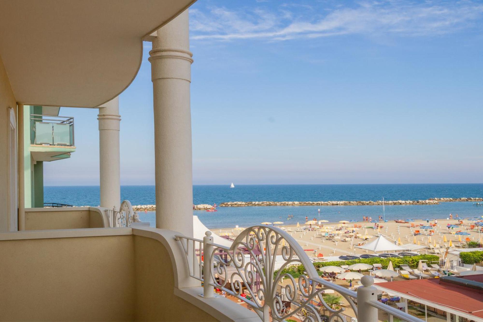 Hotel Rosa Maria Elite Bellaria-Igea Marina Bagian luar foto