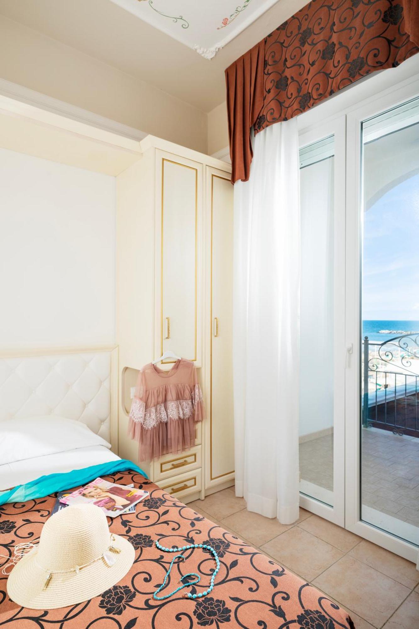 Hotel Rosa Maria Elite Bellaria-Igea Marina Bagian luar foto