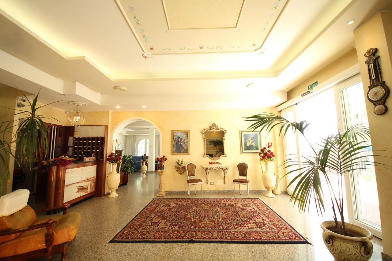 Hotel Rosa Maria Elite Bellaria-Igea Marina Bagian luar foto