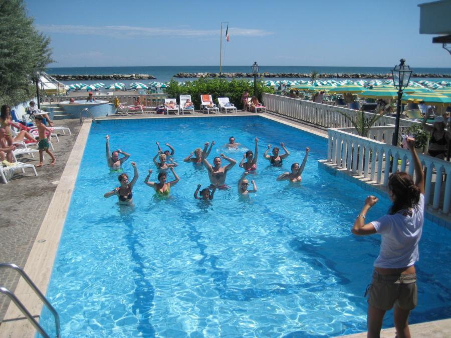 Hotel Rosa Maria Elite Bellaria-Igea Marina Bagian luar foto