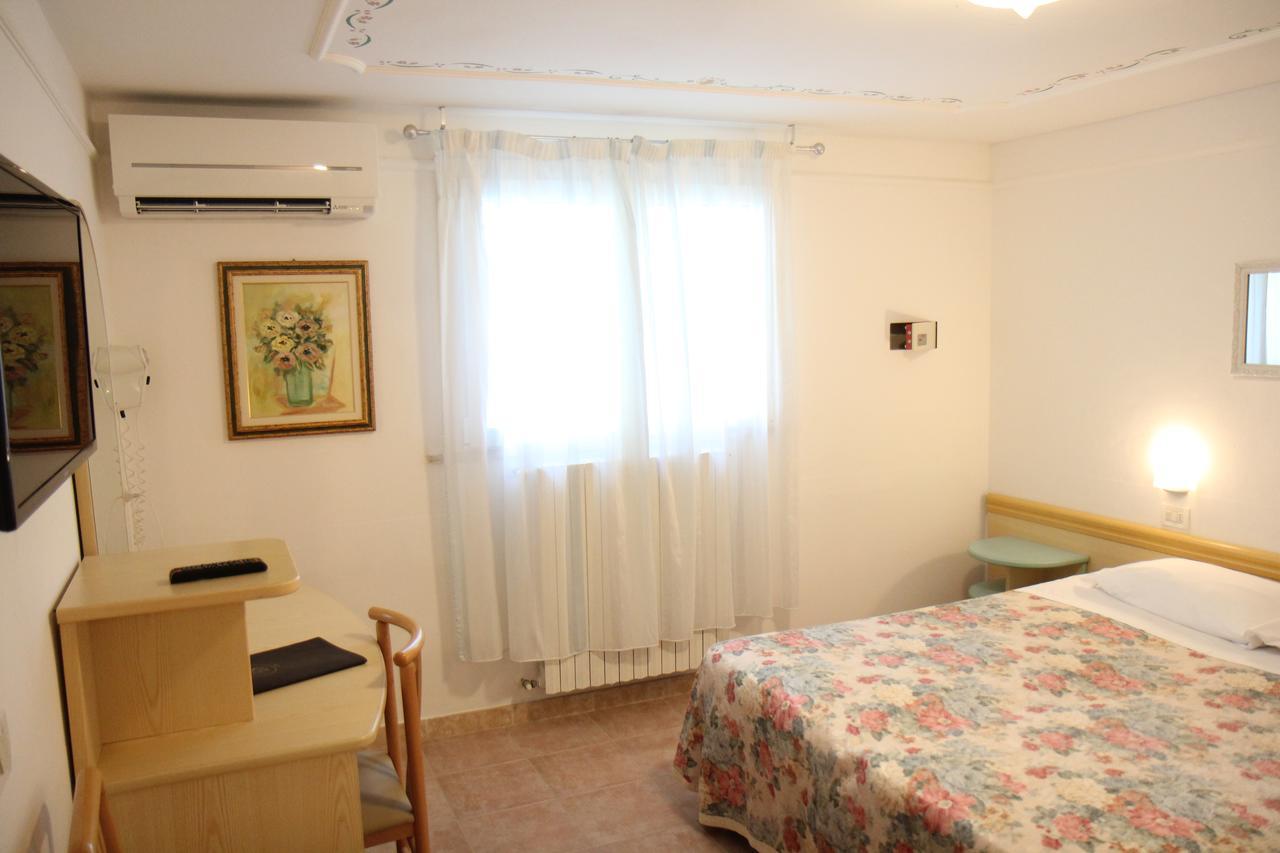 Hotel Rosa Maria Elite Bellaria-Igea Marina Bagian luar foto