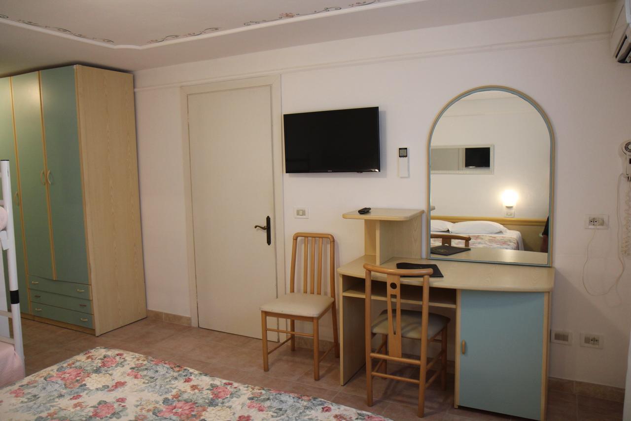 Hotel Rosa Maria Elite Bellaria-Igea Marina Bagian luar foto